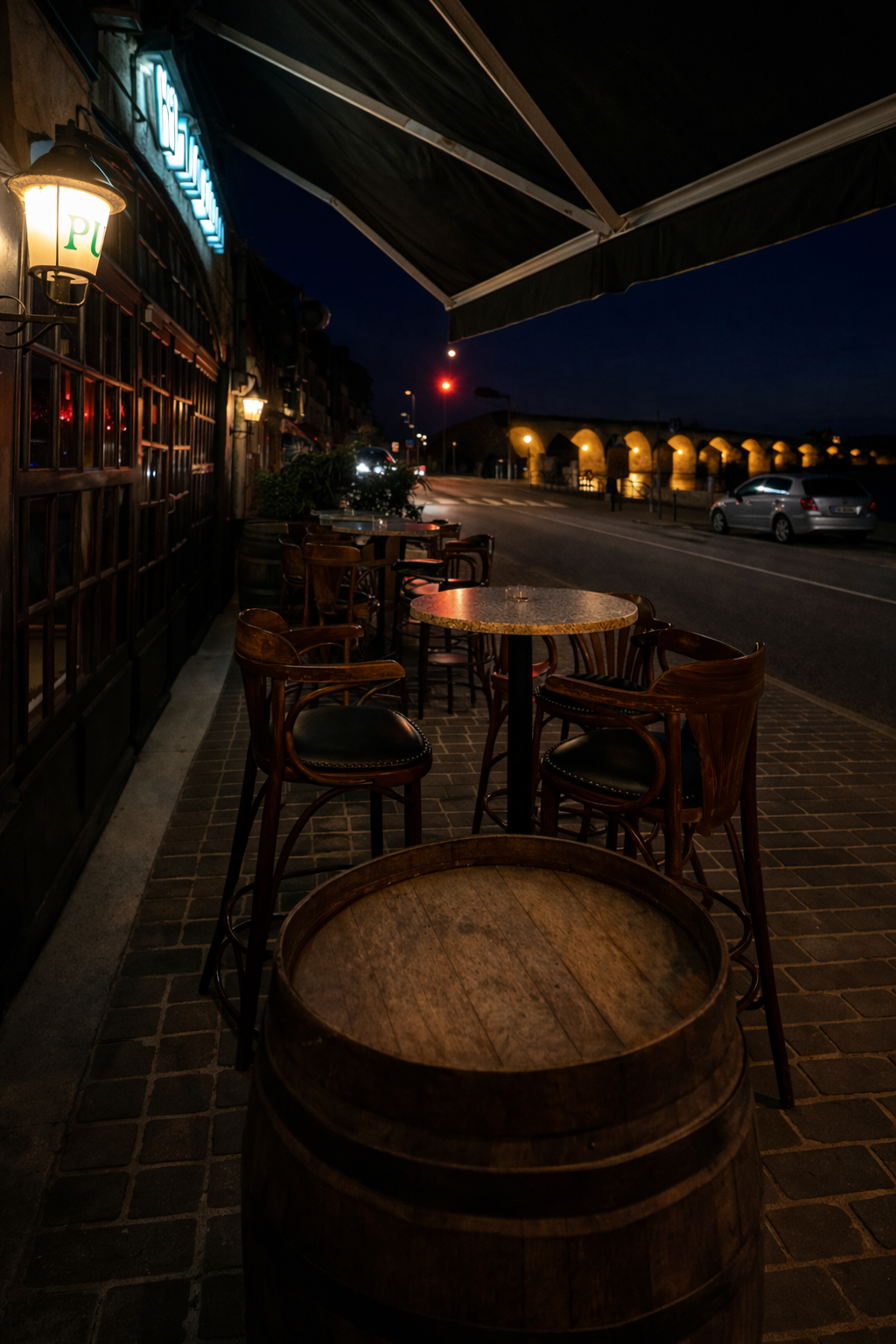 Terrasse de pub sous les arches Winston